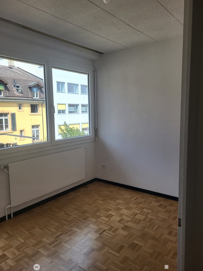 Außergewöhnliche 4.5-Zimmer-Wohnung mit diversen Balkone und Lift in Biel (7)