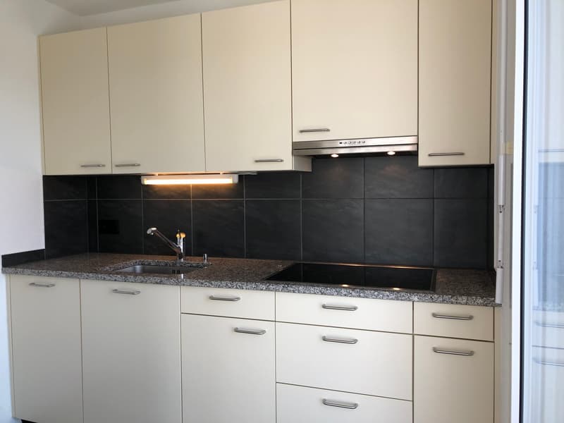 Helle 3-Zimmer-Dachwohnung mit Balkon und Minergie-Zertifikat in Biel (8)