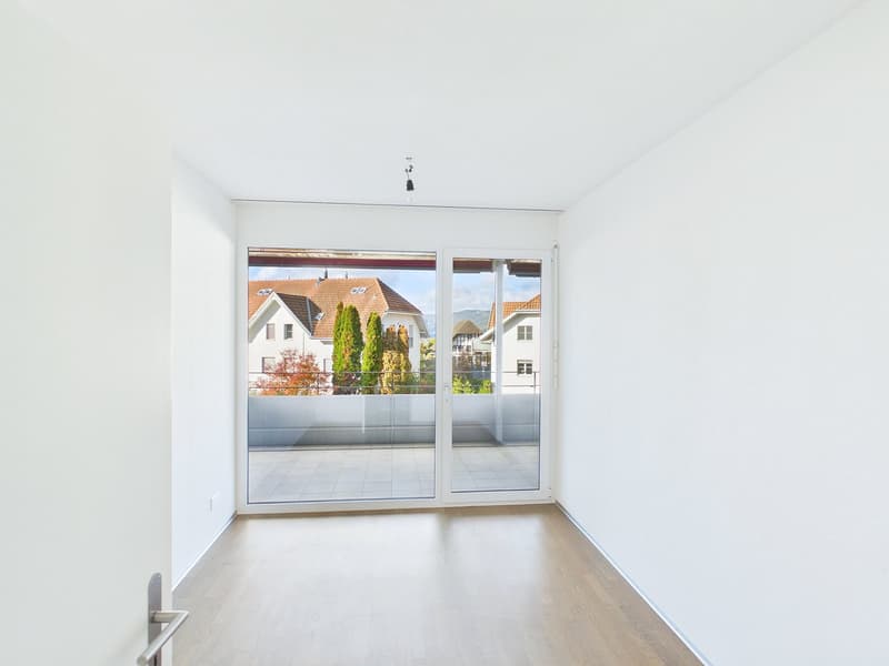 Grosszügiger Balkon mit Sicht auf den See (7)