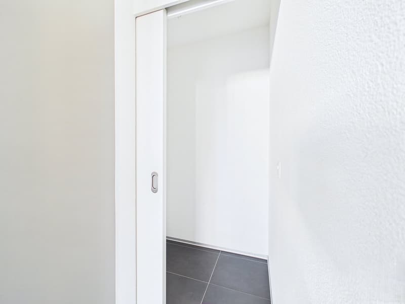 Grosszügiger Balkon mit Sicht auf den See (12)