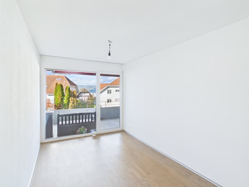 Grosszügiger Balkon mit Sicht auf den See (6)