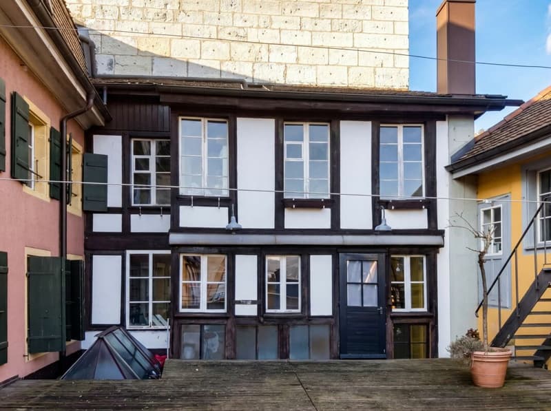 Historic Multi-Family House in Top Location (9)