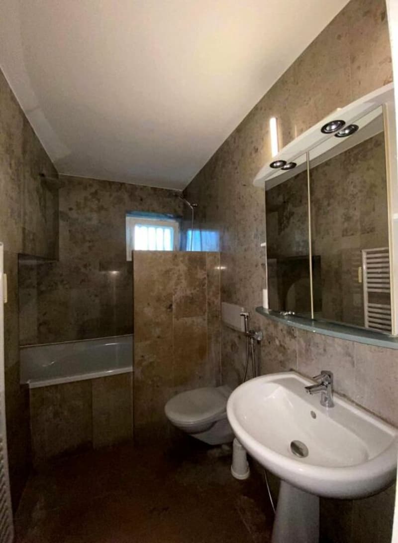 Ruhige 2.5-Zimmer-Gartenwohnung mit Sitzplatz - Brüggstrasse 74, Biel (11)