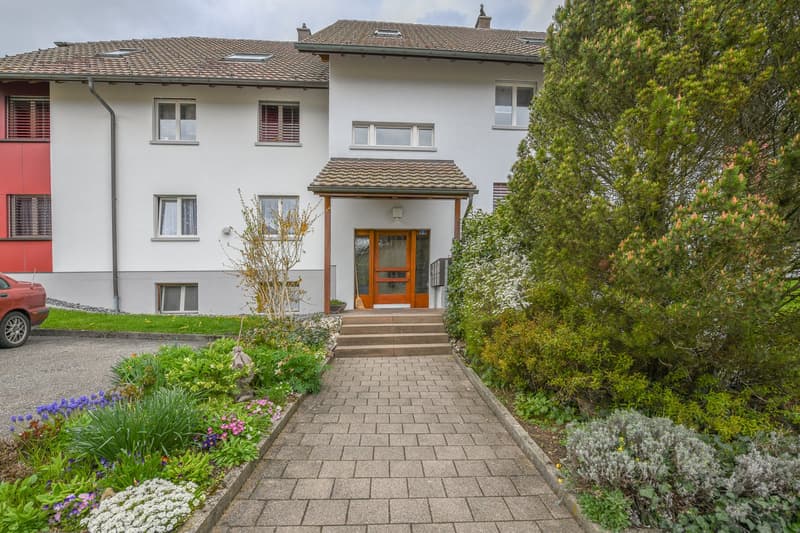 Attraktives 6-Familienhaus mit Einstellhalle – solide Anlageimmobilie in Ramiswil (3)