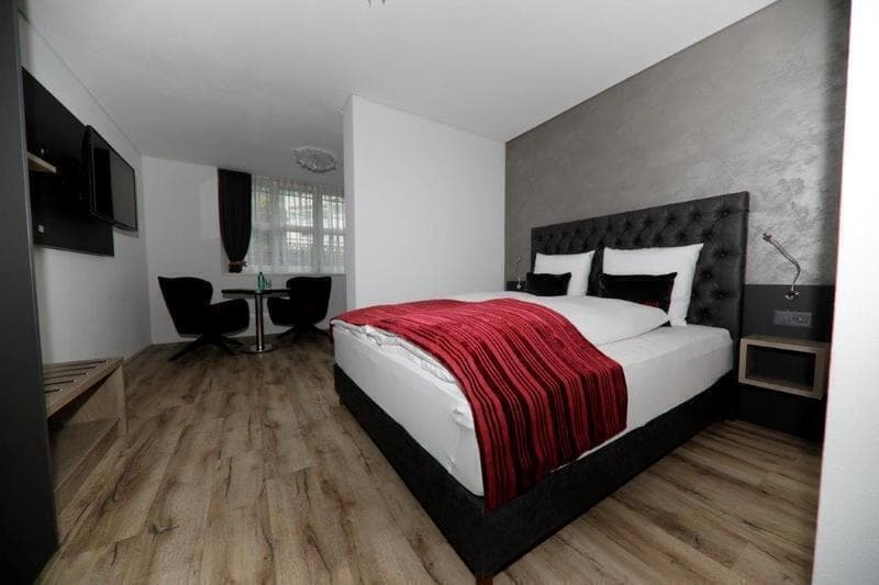 1 ZI-WOHNUNG IN REICHENBURG (SZ), MÖBLIERT (6)