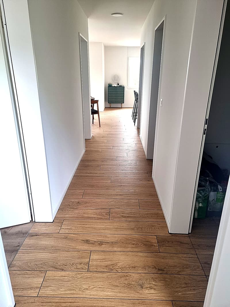 3½ ZIMMER-ATTIKAWOHNUNG IN WEINFELDEN (TG), MÖBLIERT, TEMPORÄR (6)
