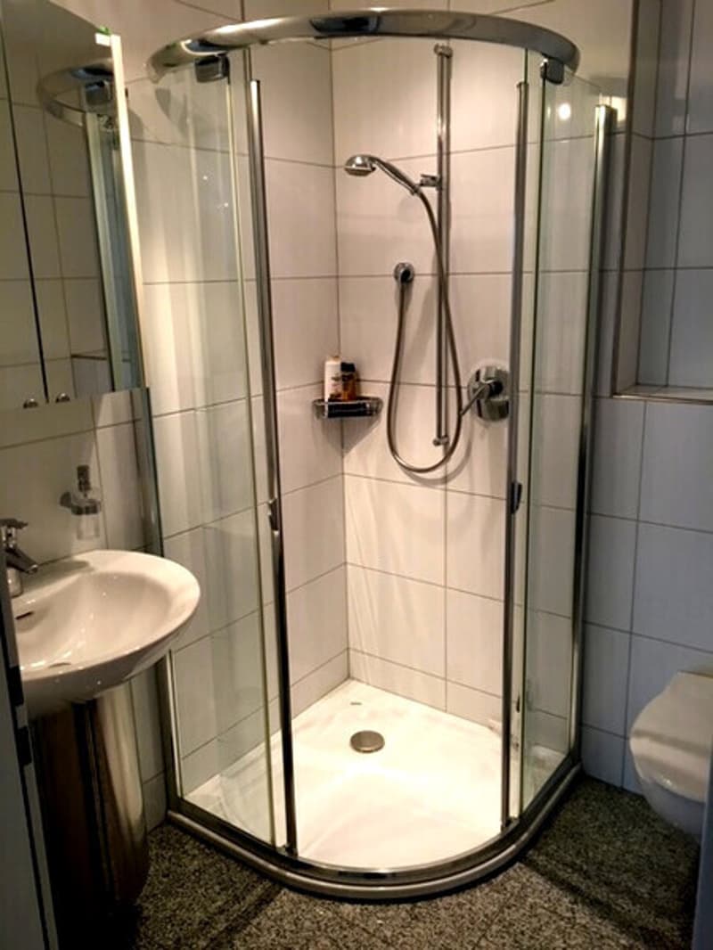 4½ ZI-WOHNUNG IN SCHINDELLEGI (SZ), MÖBLIERT (7)