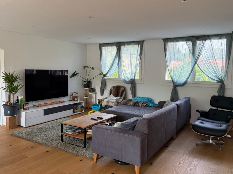3½ ZIMMER-DACHWOHNUNG IN UNTERÄGERI (ZG), MÖBLIERT, TEMPORÄR (2)