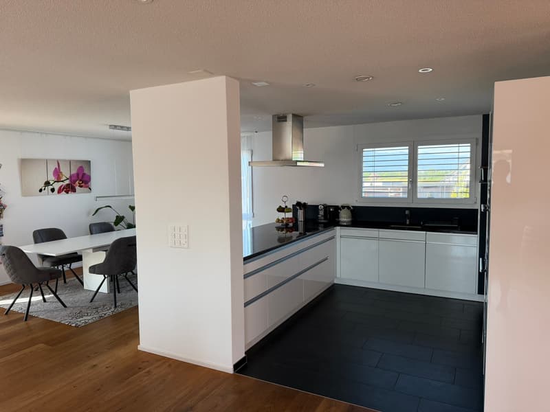 4½ ZIMMER-ATTIKAWOHNUNG IN STUDEN (BE), MÖBLIERT, TEMPORÄR (2)