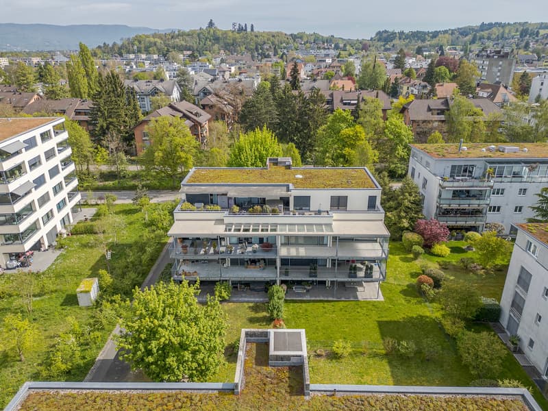 Spacious living with sun balcony in the heart of Lyss (15)