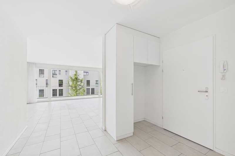 Spacious living with sun balcony in the heart of Lyss (13)