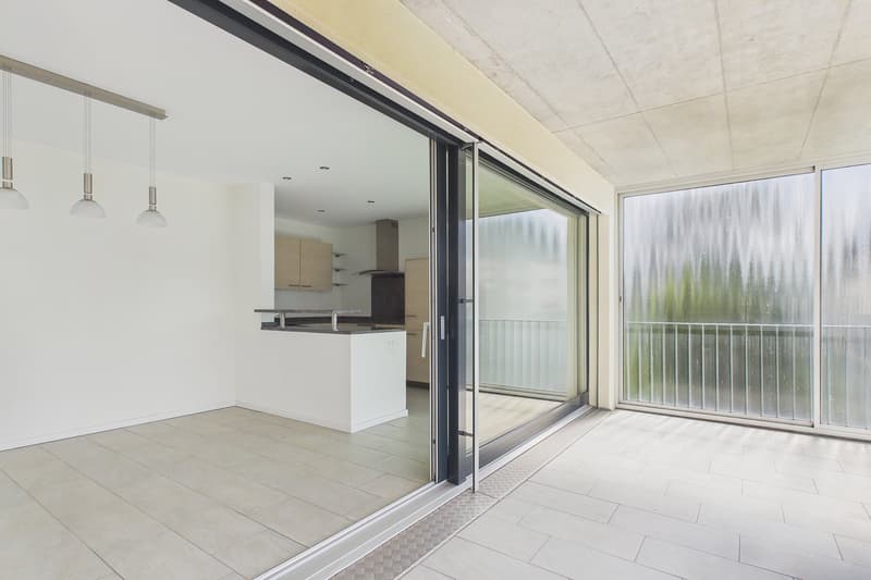 Spacious living with sun balcony in the heart of Lyss (7)