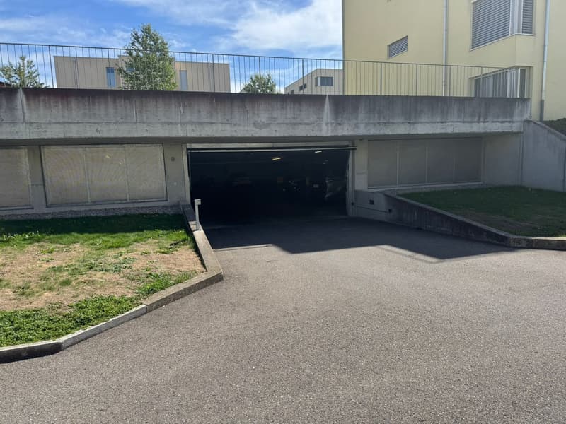 Einstellhallenplatz in Busswil (Lyss) (2)