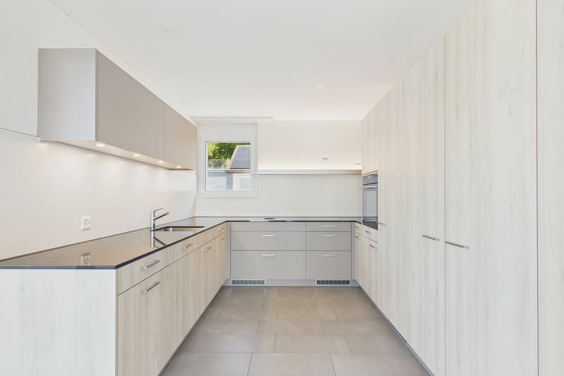 Moderne 4-Zimmer-Dachwohnung im Neubau in Gampelen (3)