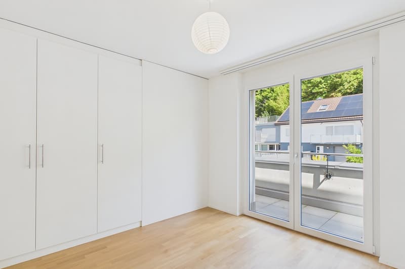 Moderne 4-Zimmer-Dachwohnung im Neubau in Gampelen (8)