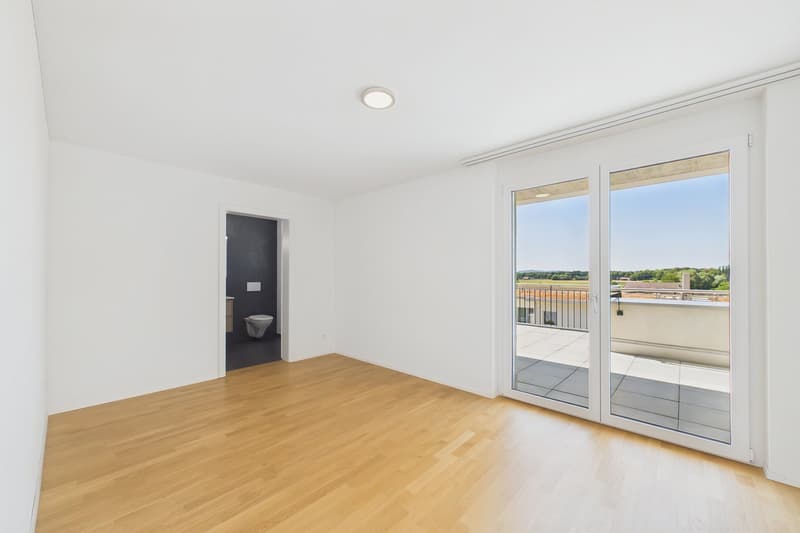 Moderne 4-Zimmer-Dachwohnung im Neubau in Gampelen (10)
