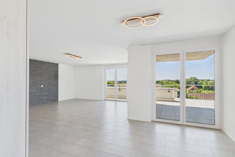 Moderne 4-Zimmer-Dachwohnung im Neubau in Gampelen (2)
