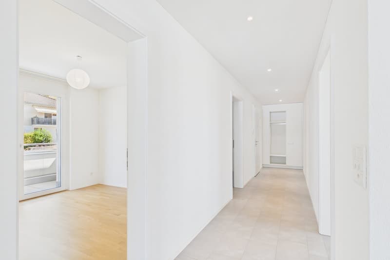 Moderne 4-Zimmer-Dachwohnung im Neubau in Gampelen (7)