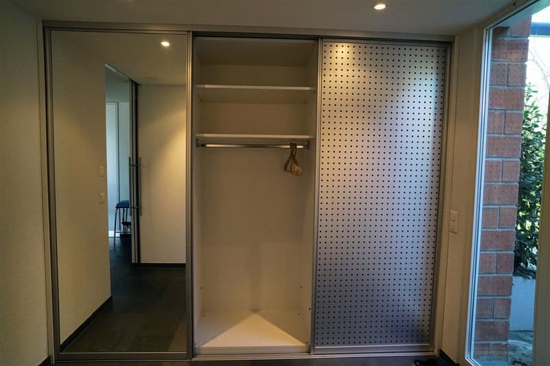 Entrée mit Einbaugarderobe mit viel Platz