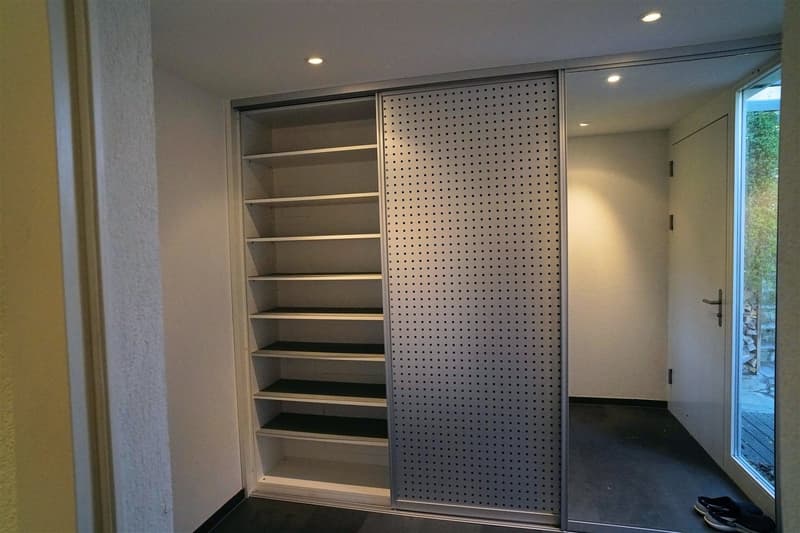 Entrée mit Einbaugarderobe mit viel Platz