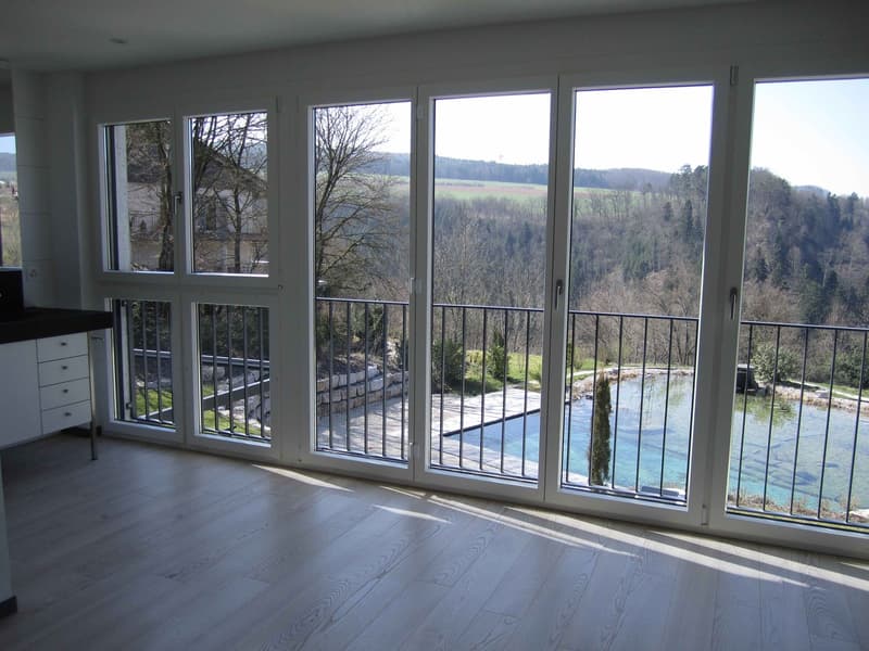 Master bedroom mit Aussicht auf See