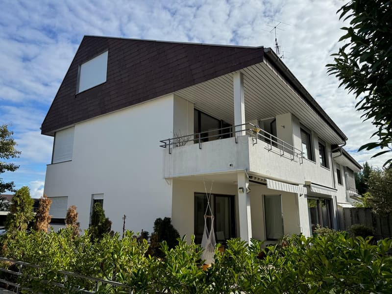 Gepflegtes 6.5-Zimmer-Einfamilienhaus in Binningen (1)