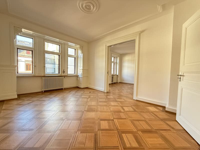 Dreamy 4.5-room apartment with balcony in central location (old building) (6)