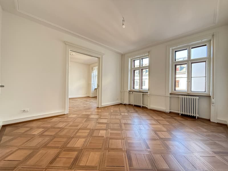 Dreamy 4.5-room apartment with balcony in central location (old building) (5)
