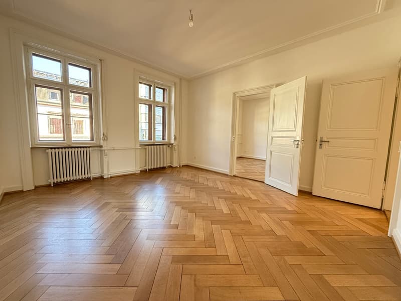 Dreamy 4.5-room apartment with balcony in central location (old building) (7)
