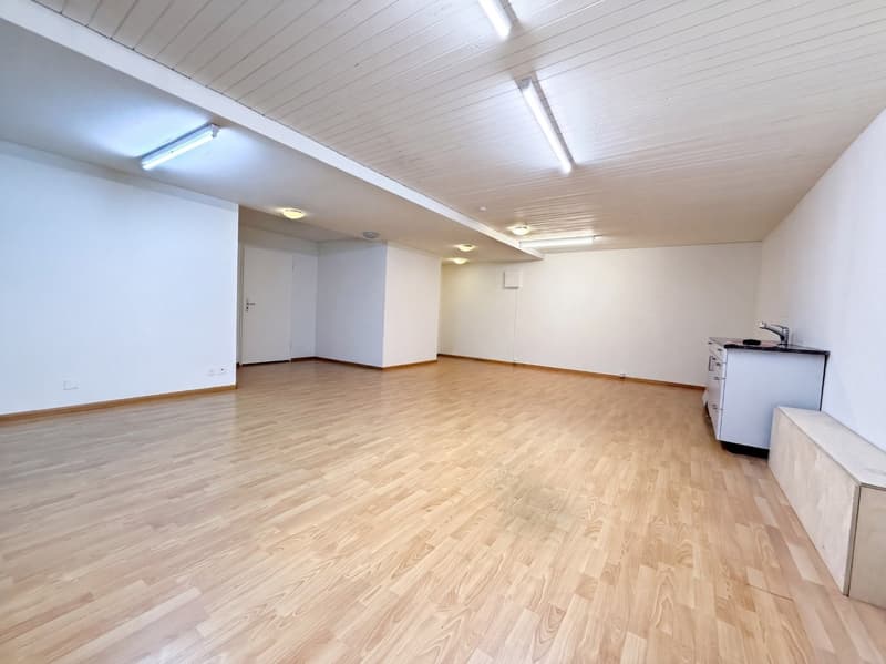 Büro / Atelier / Therapie 50 m2 im Erdgeschoss ! (2)
