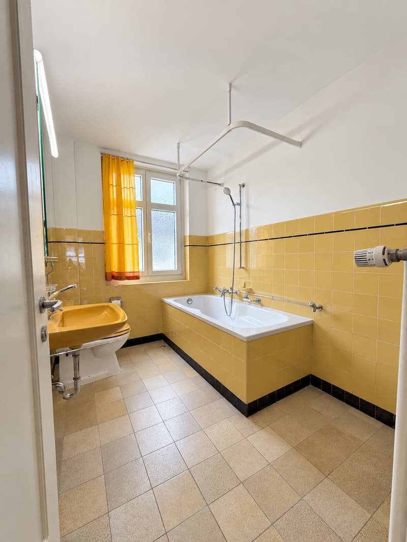 Traumhafte 2-Zimmerwohnung mit grossem Balkon in gepflegtem Altbau (3)