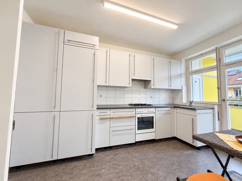 Traumhafte 2-Zimmerwohnung mit grossem Balkon in gepflegtem Altbau (6)