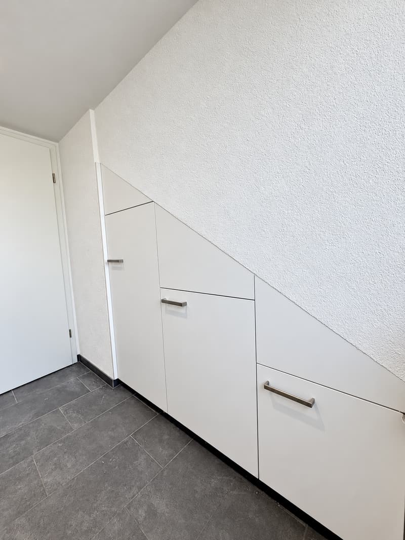 Stilvoll renovierte 2.5-Zimmerwohnung im Dachgeschoss als Erstbezug (7)