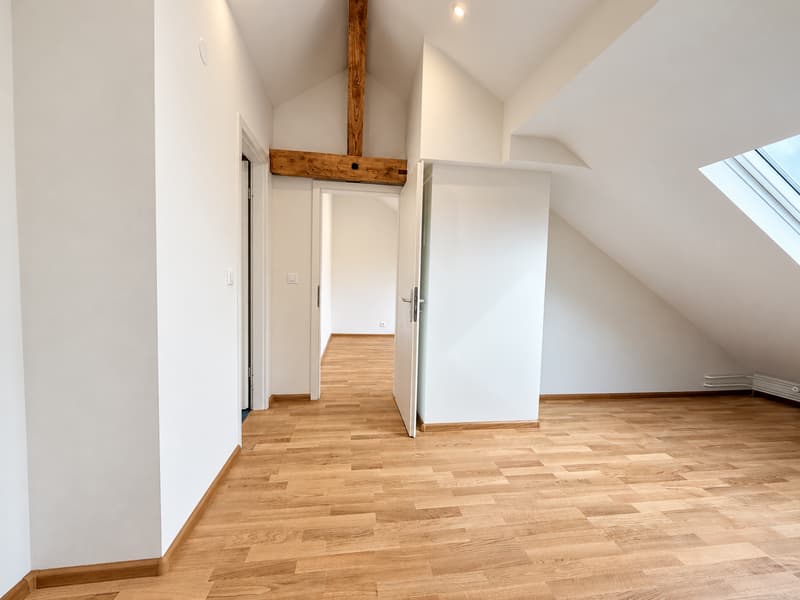 Stilvoll renovierte 2.5-Zimmerwohnung im Dachgeschoss als Erstbezug (10)