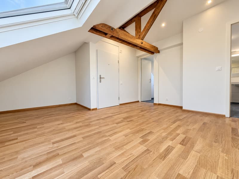 Stilvoll renovierte 2.5-Zimmerwohnung im Dachgeschoss als Erstbezug (2)