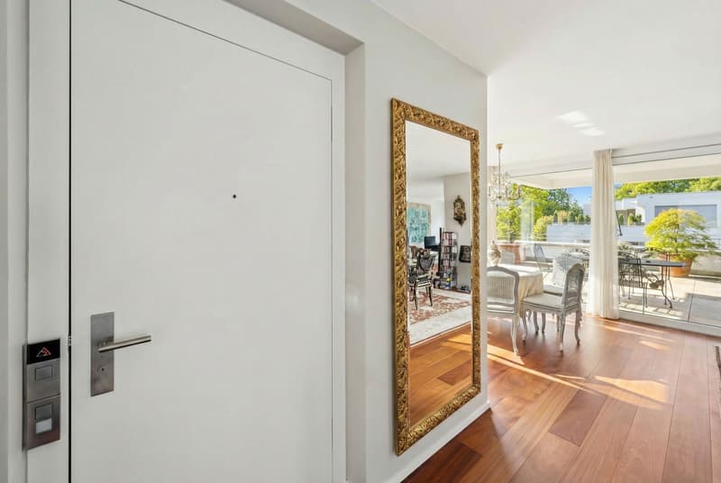 Exclusive attic apartment - living in timeless elegance (8)