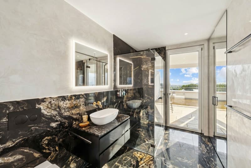 Exclusive attic apartment - living in timeless elegance (12)