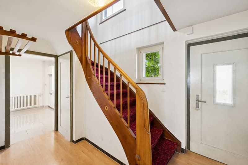 Semi-detached house with character and potential (6)