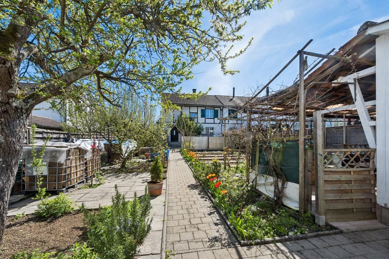Semi-detached house with character and potential (7)