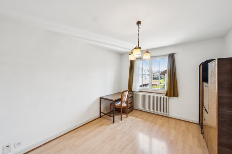Semi-detached house with character and potential (9)