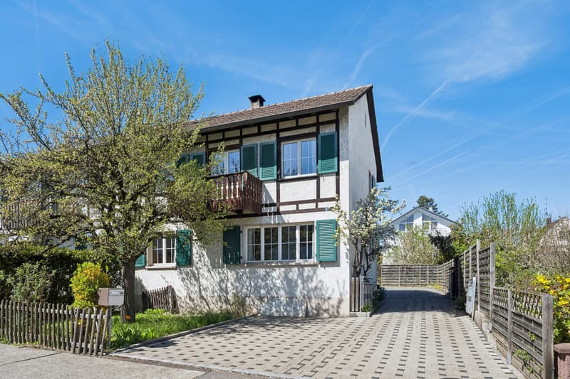 Semi-detached house with character and potential (1)