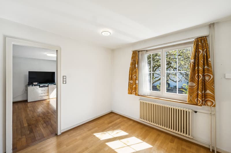 Semi-detached house with character and potential (3)