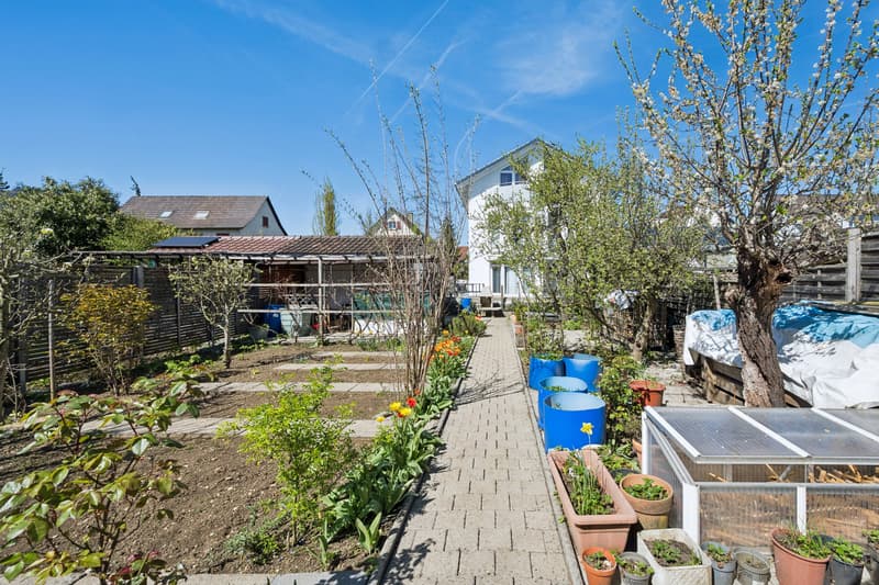 Semi-detached house with character and potential (13)