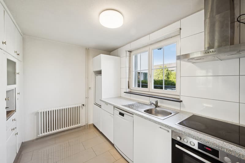 Semi-detached house with character and potential (5)