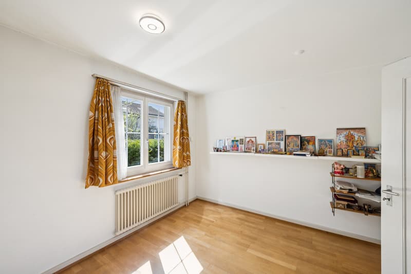 Semi-detached house with character and potential (4)