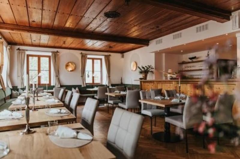 Hotel-Restaurant with History and Character - west of Bern (2)