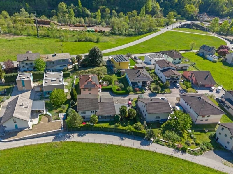 Vivere in una posizione tranquilla con molta privacy nel Ticino soleggiato (42)