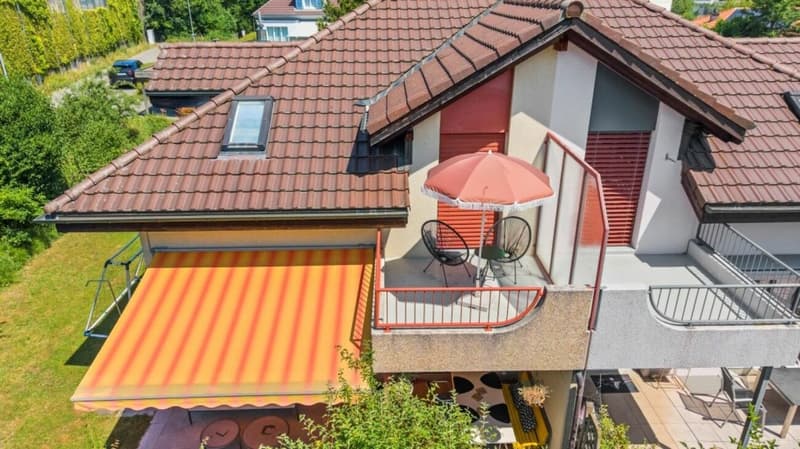 Double-family house with large lawn area (6)