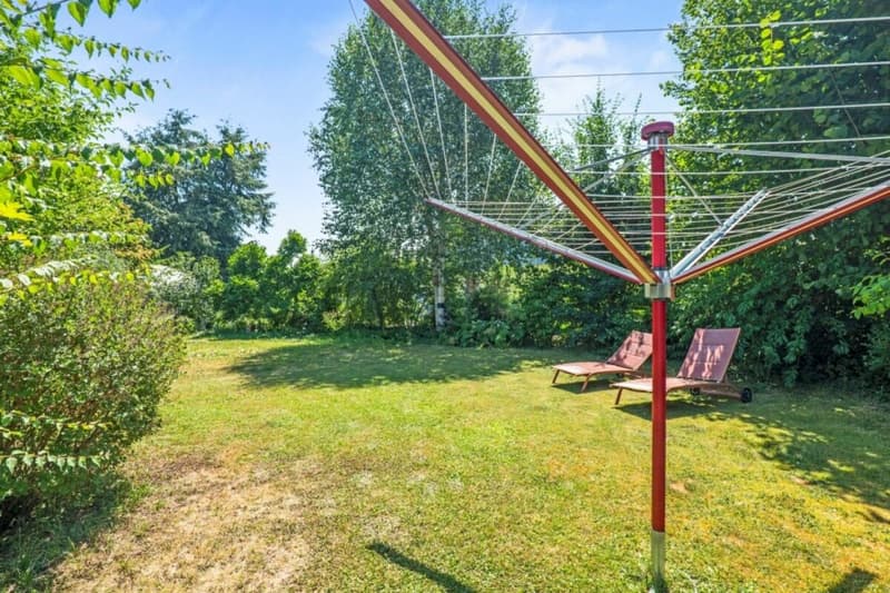 Doppeleinfamilienhaus mit grosser Rasenfläche (5)