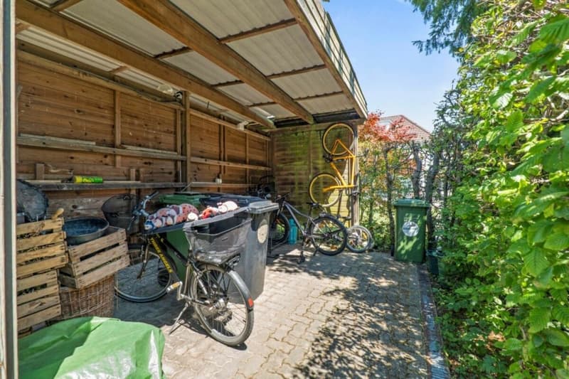Doppeleinfamilienhaus mit grosser Rasenfläche (3)